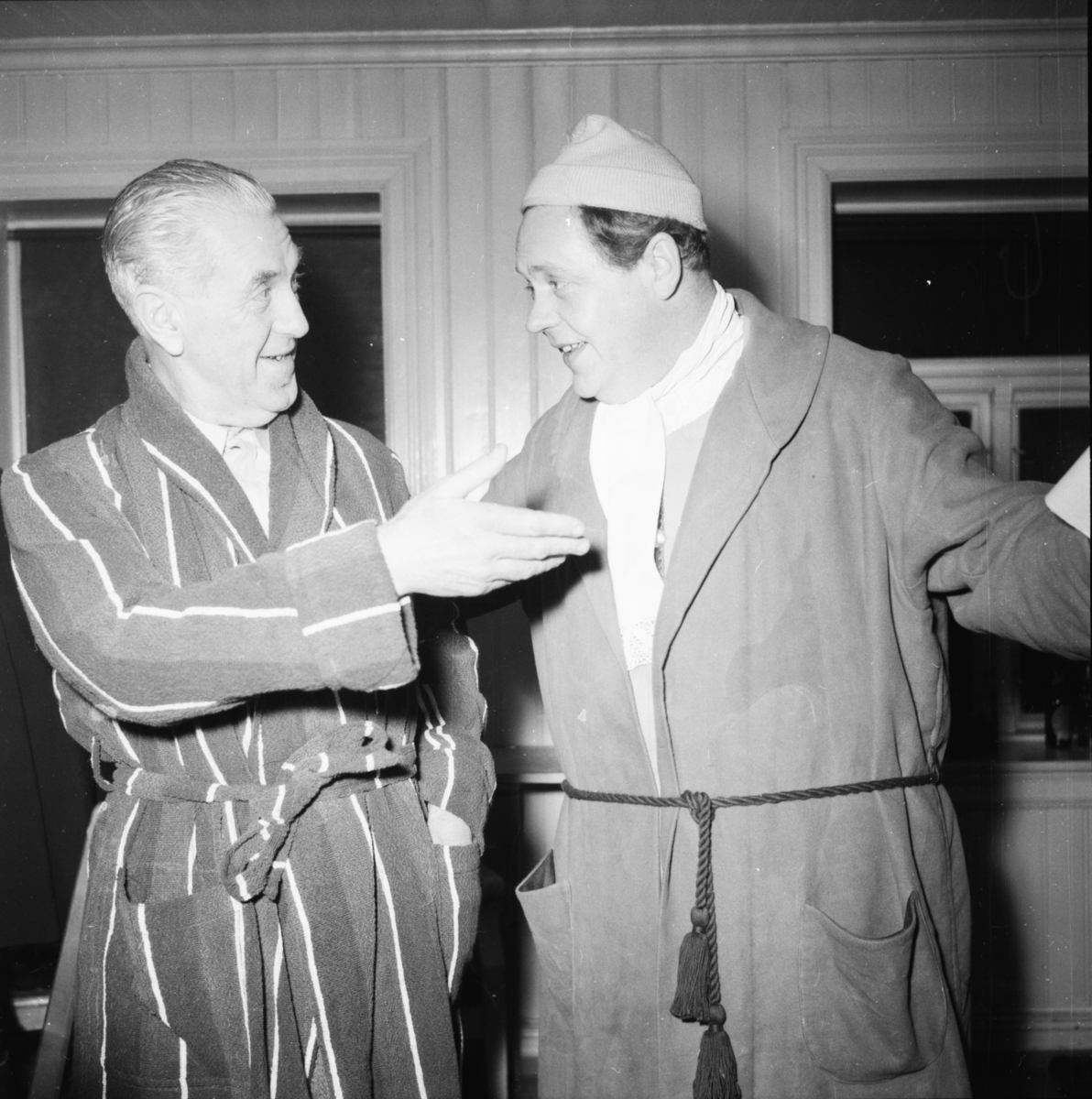 Vardens arkiv. Riksteateret. Premiere på "Den stundesløse" av Holberg. Porsgrunn.  14.01.1954