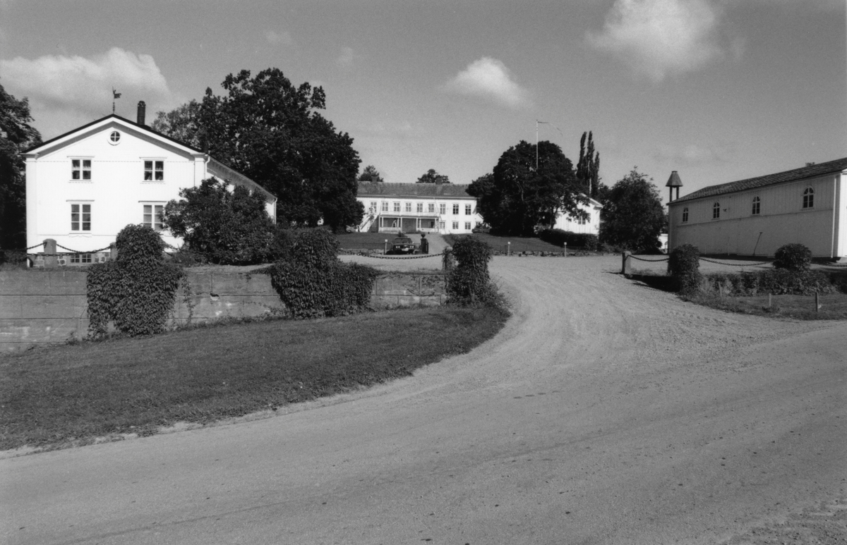 Bildarkivfynd troligen tagna i Storfors kommun i mitten av 1980-talet. Alkvetterns herrgård