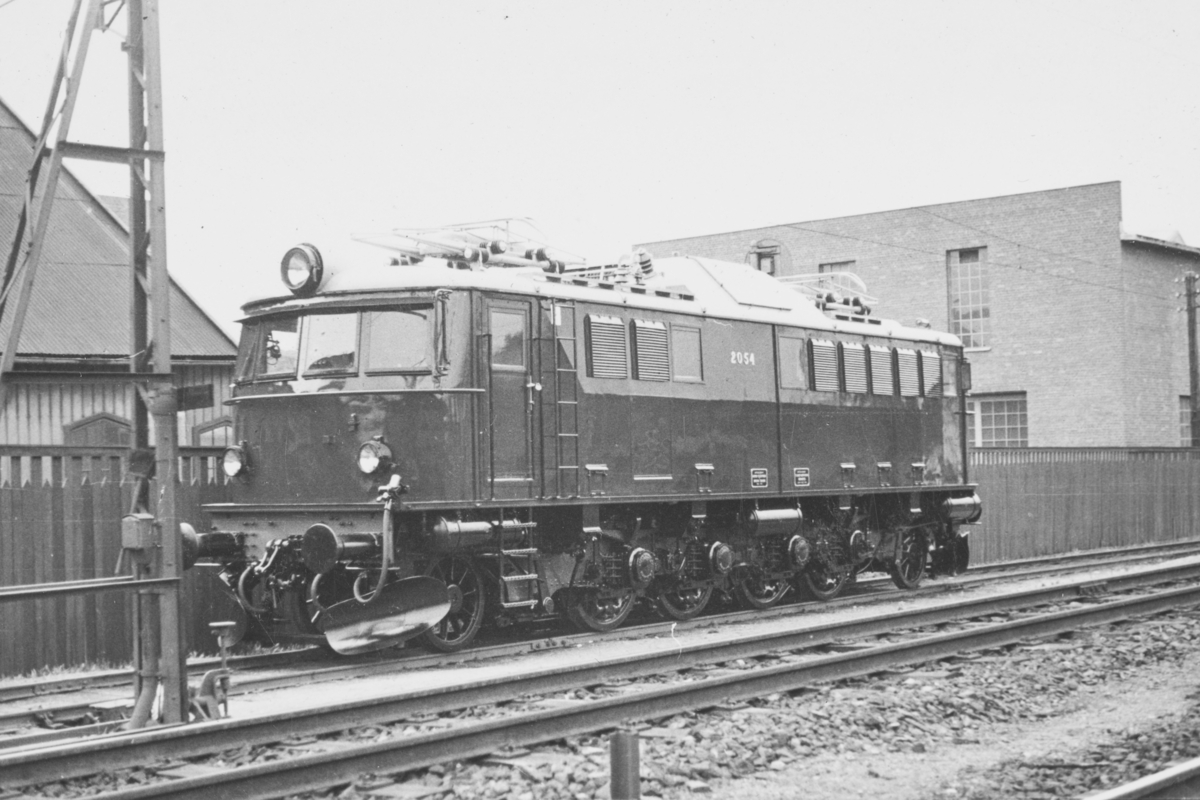 NSBs elektriske lokomotiv El 8 2054 ved leveransen 25.5.1940 fra Thunes Mek. Verksted..
