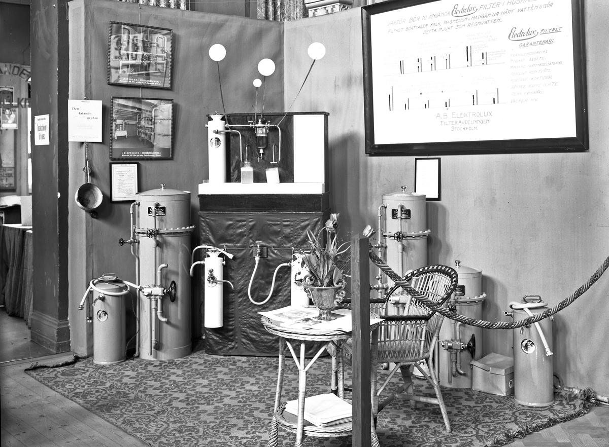 Bygga och Bo utställningen i Stadshuset.
9 - 24 mars 1929

Electrolux monter: Vattenfilter för hushåll
