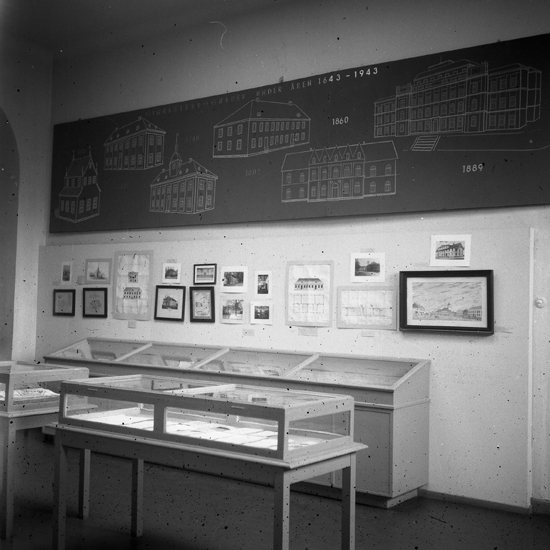 Historisk utställning på Smålands museum. 
Utställning med anledning av gymnasiets 300-årsjubileum.