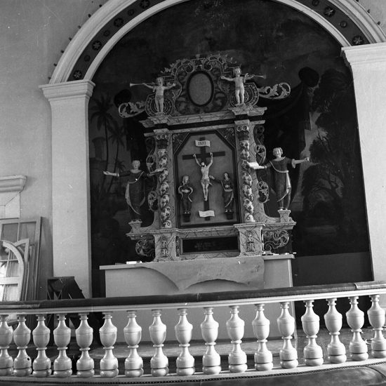 Altaruppsats, uppsatt på prov vid restaurering. Slätthögs kyrka.