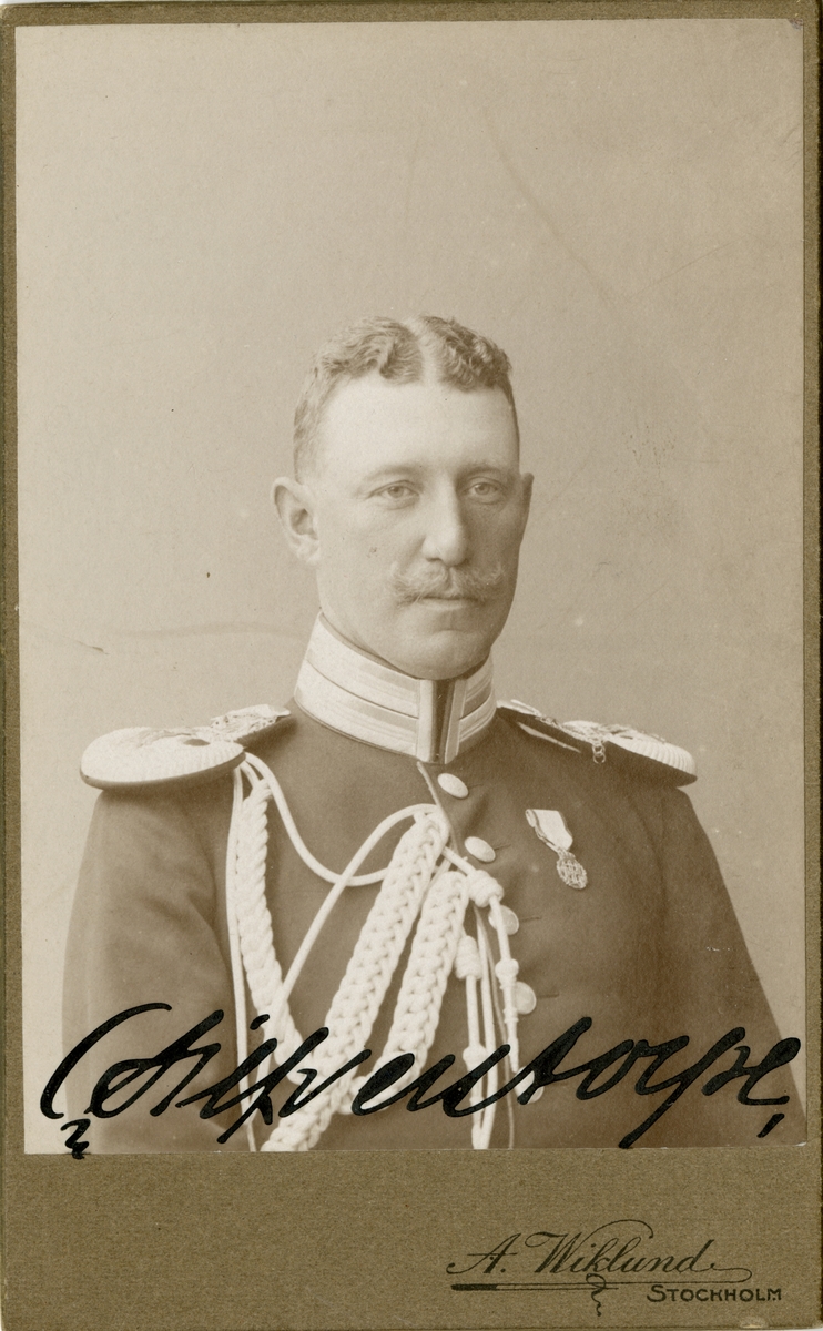 Porträtt av Carl Oskar Emil Silfverstolpe, underlöjtnant vid Svea livgarde I 1.