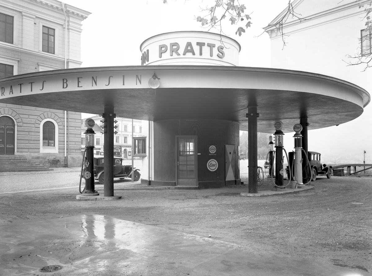 Bensinstation: Pratts Bensindepot

Norra Rådmansgatan  i bakgrunden Rådhuset med Polisstation

