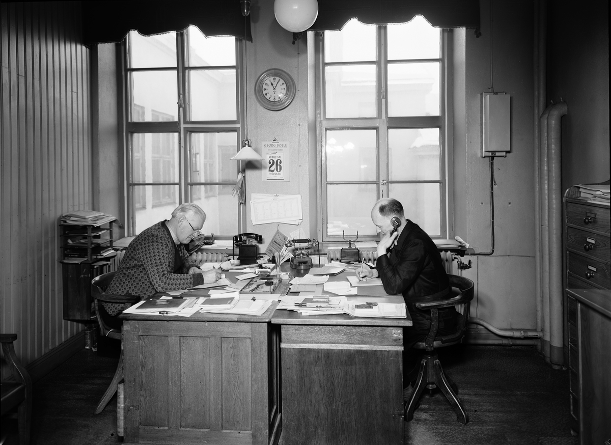 Interiör av kontoret. Torsdagen den 26 - 27 februari 1942