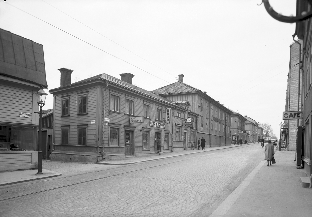 Södra Kungsgatan, östra sidan

1 december 1953