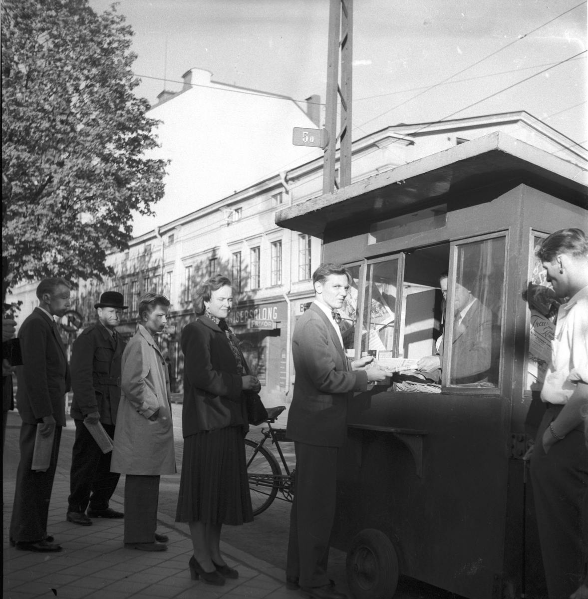 Aftonbladet tidningskiosk. 15 maj 1949. Länsmuseet