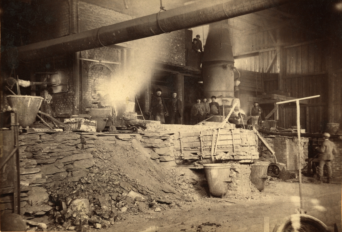 Interiør fra smeltehytta på Røros ca 1894