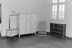 Sløydutstilling, møbler og stålampe