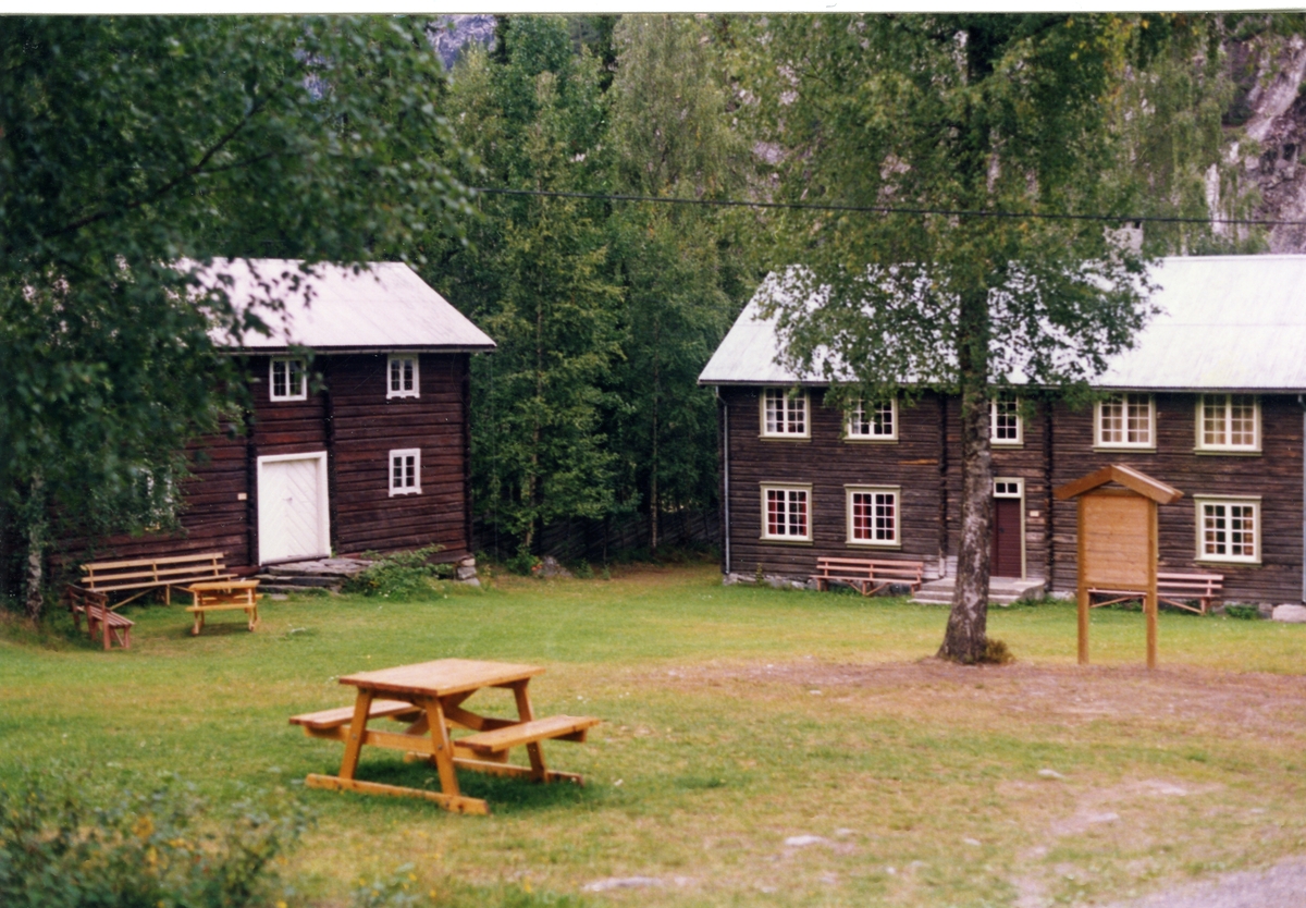 Stabelbygningen og tehuset på Bagn Bygdesamling, Sør-Aurdal.