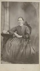 Fangeportrett. Karine Olsdatter, Drammen, arrestert i 1868, 