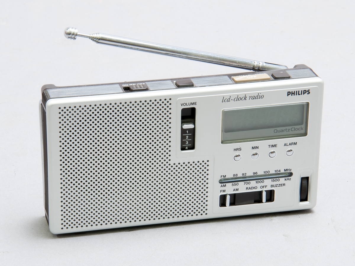Klockradio i originalförpackning. FM, mellanvåg radio, LCD klocka och alarm.
Philips Type 90AS300/00.