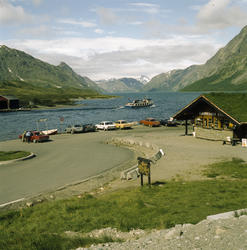 Ved Gjendeosen når den nye båten går.