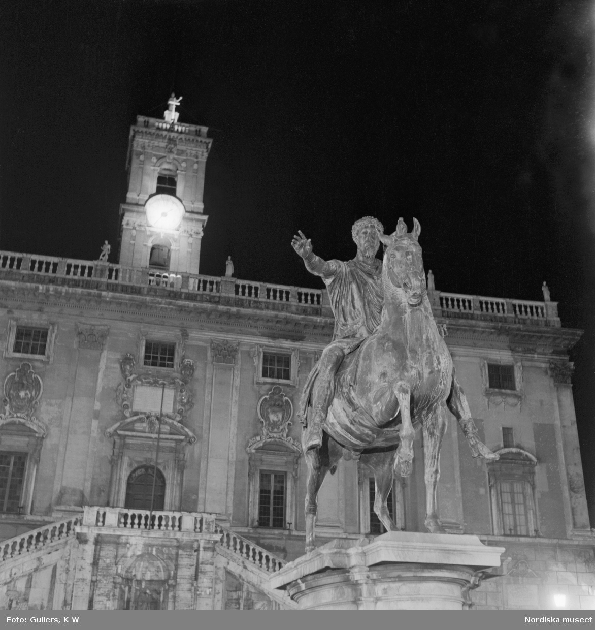 Staty av Markus Aurelius på häst