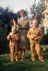 .(eske5) .(Eske 5 er merket "Frøyset 1965, Veøya 1965, Nesse