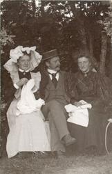 Gruppe. Søsknene Valborg Meyer, Hans A. Meyer og Johanna Mey