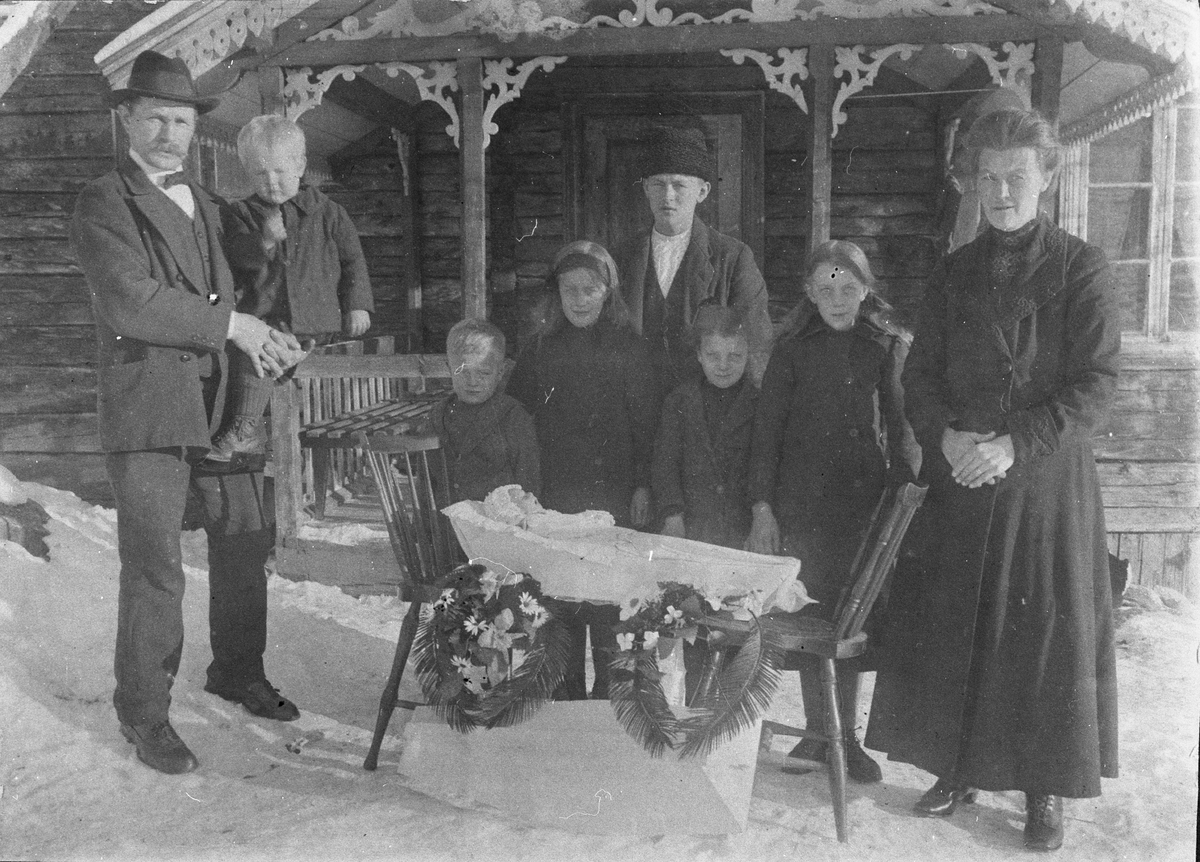 Jomasbacken, väster om Fågelsjö.
Johannes Källman född 1872 - 1956. Märta Viktoria född 1880 -1944
