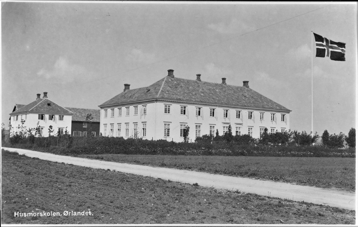 Sør-Trøndelag fylkes husmorskole på Brekstad