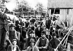 Fløtningsmannskap ved utløpet av Lifossen i Øymark, Marker 1