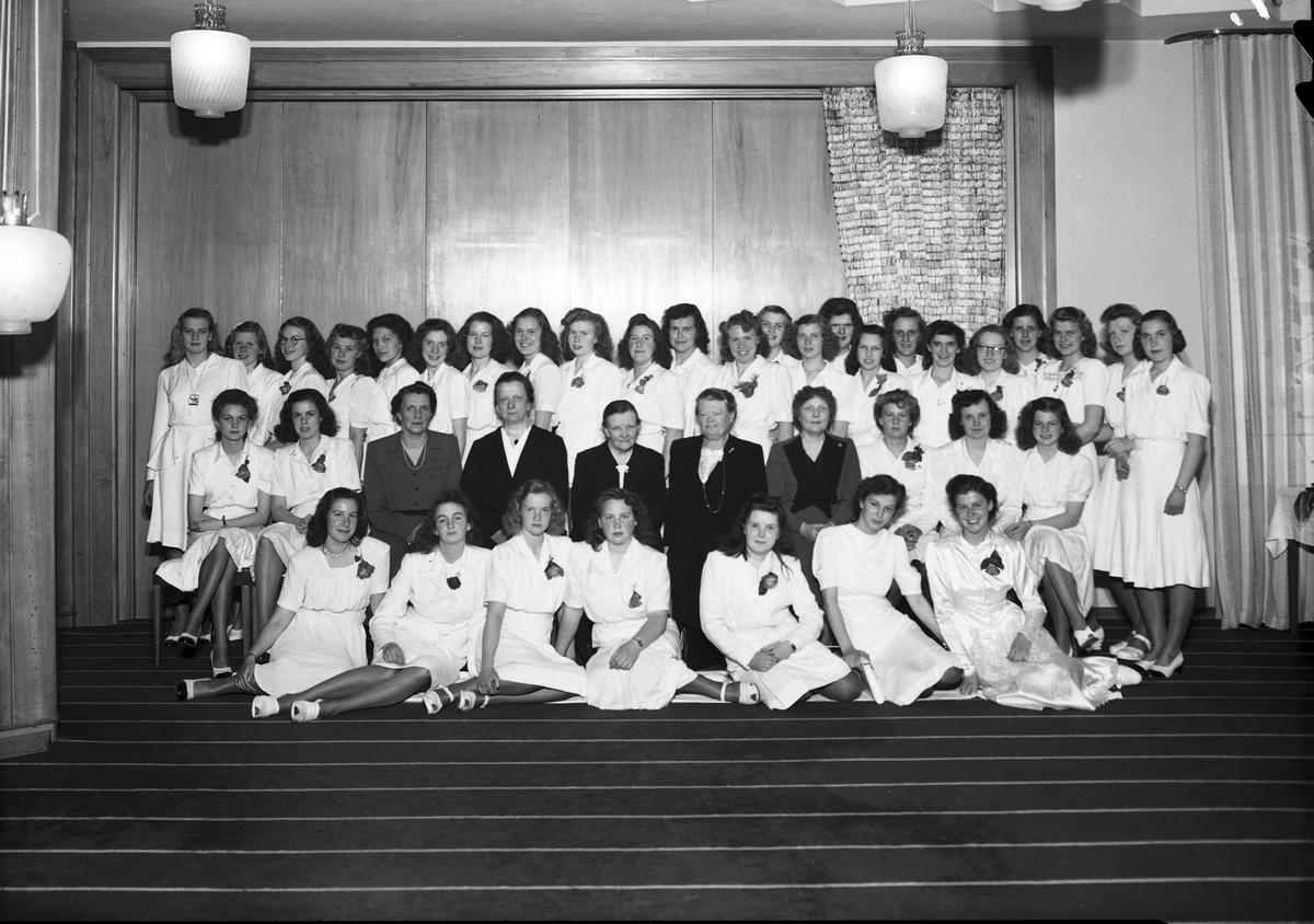 Själanderska Flickskolan, avgångsklass. Den 9 juni 1943