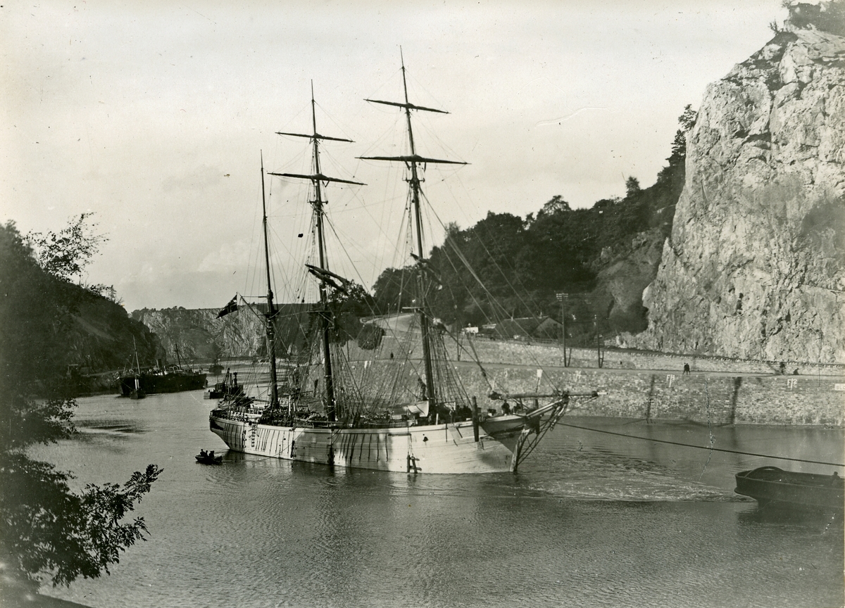Bark 'Kamfjord' (b. 1881)(Kamfjord Værft, Kamfjord), - i Bristolkanalen.