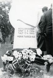 Avduking av minnestein etter Per Bruskerud.