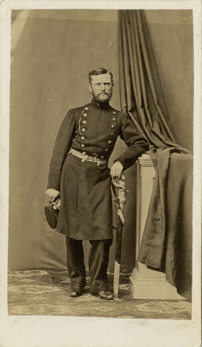 Porträtt av Carl Bernhard Wilhelm Westberg, löjtnant vid Livbeväringsregementet.