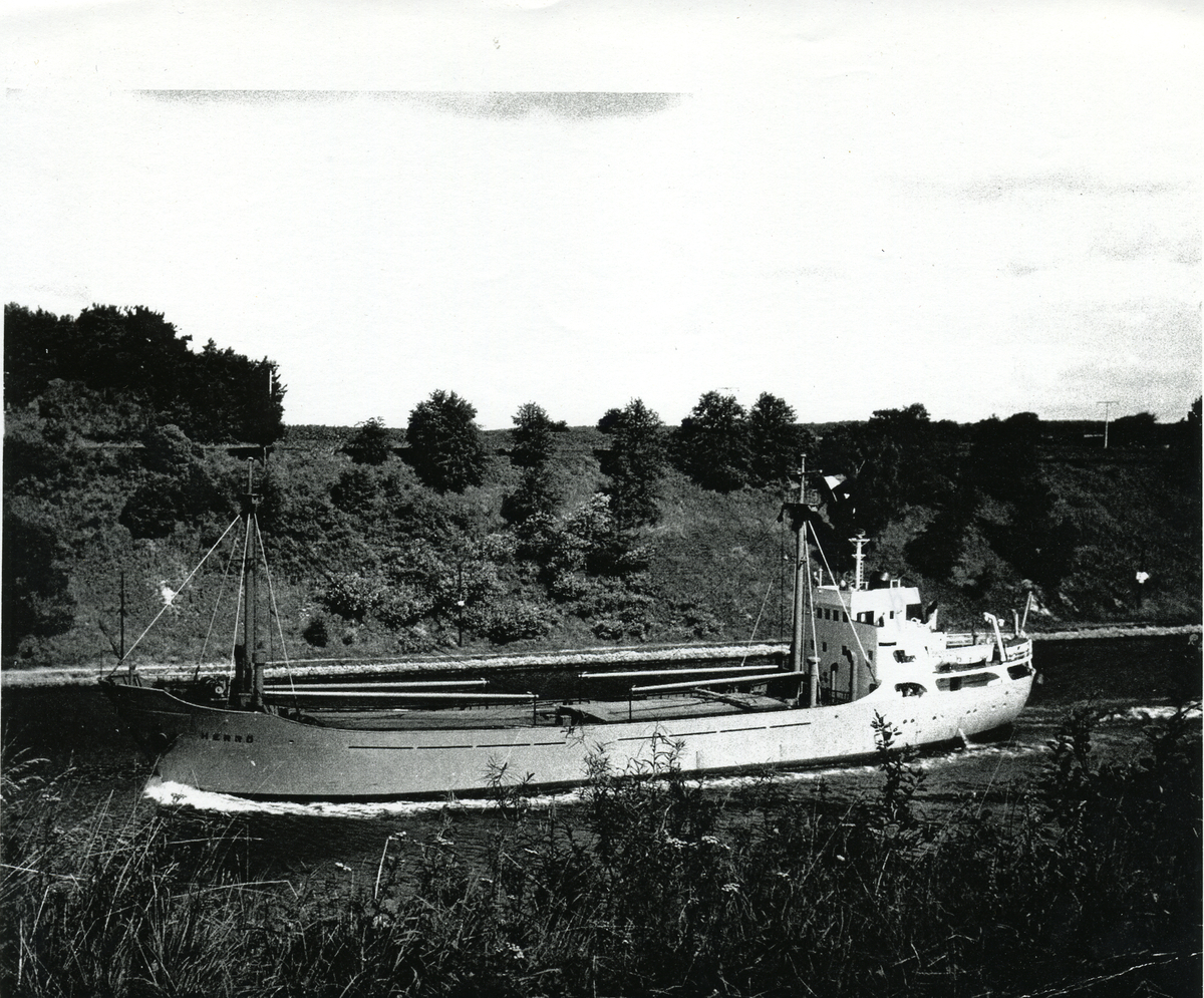 Lastfartyget ms Herrö ägt av Firma Gustaf Erikson 1958 - 1968