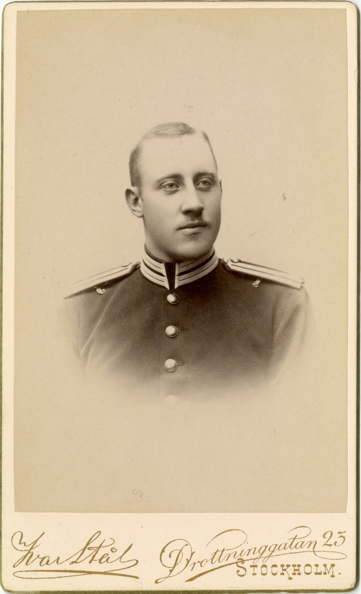 Porträtt av Bengt Henry Boy, officer vid Sålands grenadjärkår.