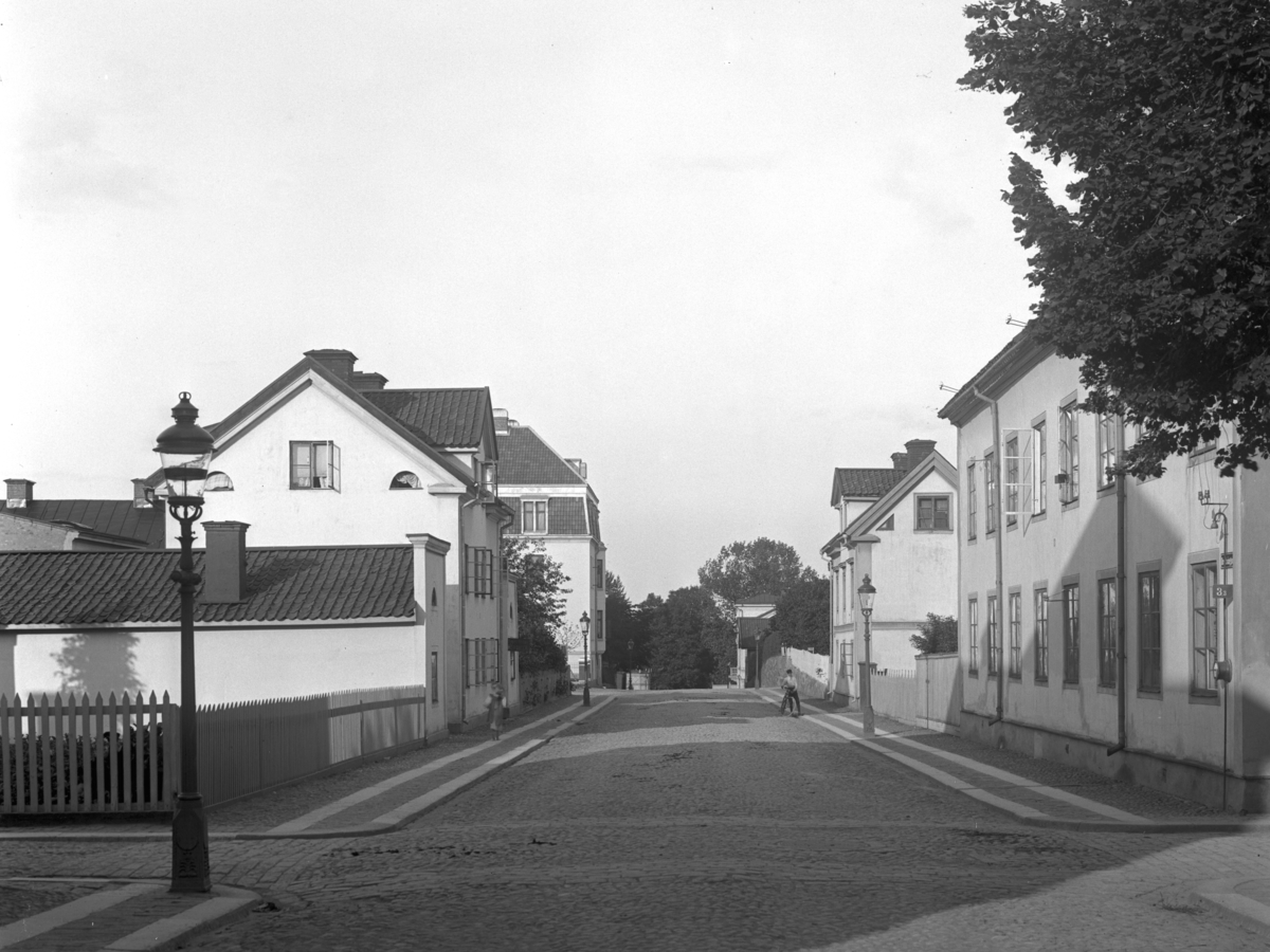 Orig. text: Drottninggatan från Snickaregatan mot Hamngatan. - Bild ...