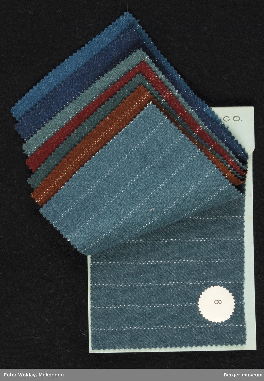 Prøvebok med 8  prøver
Drakt/kjole med striper
Kvalitet  441
Stykkfarget

