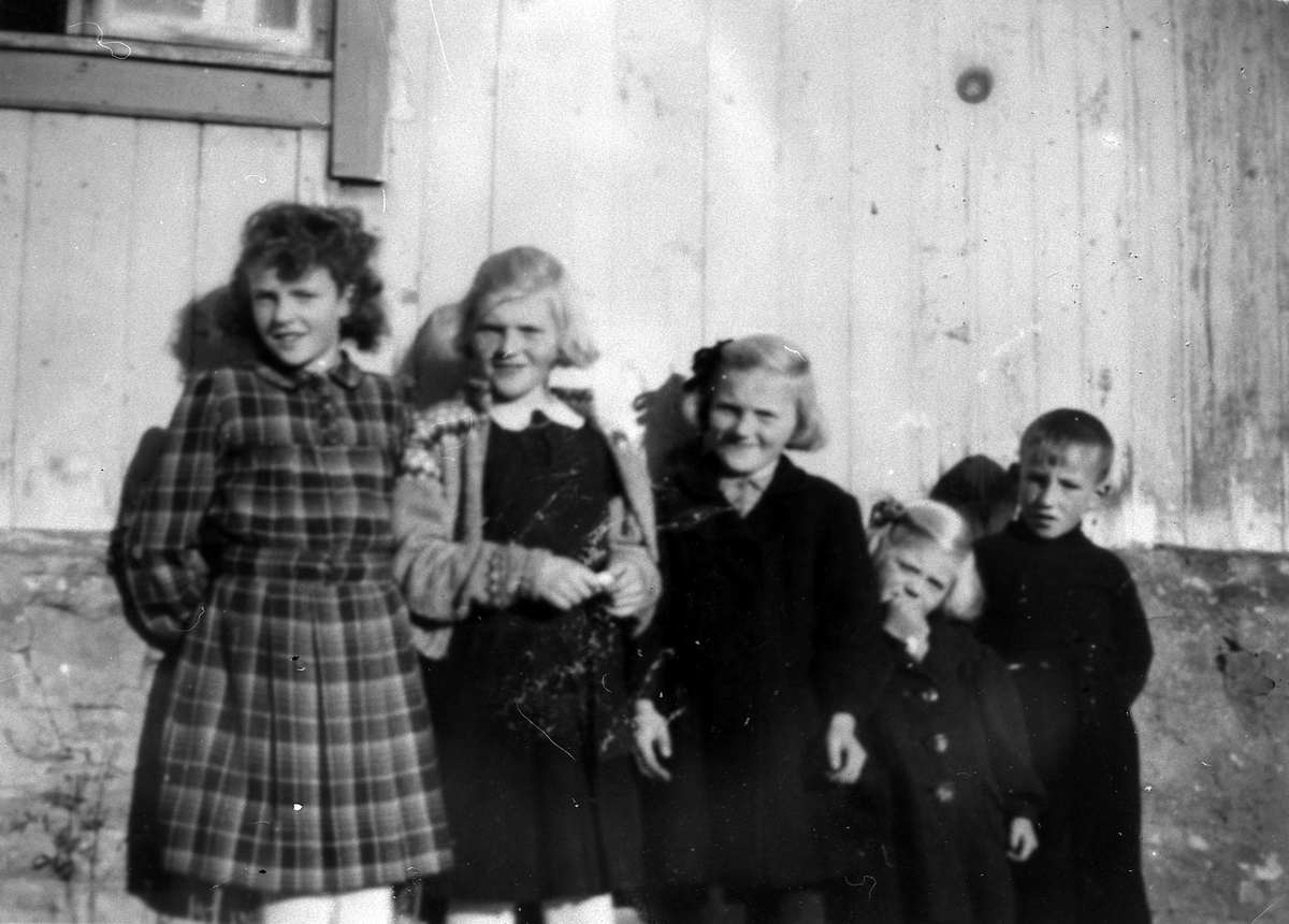 Fem barn fra Valvågen, Tranøy 1945