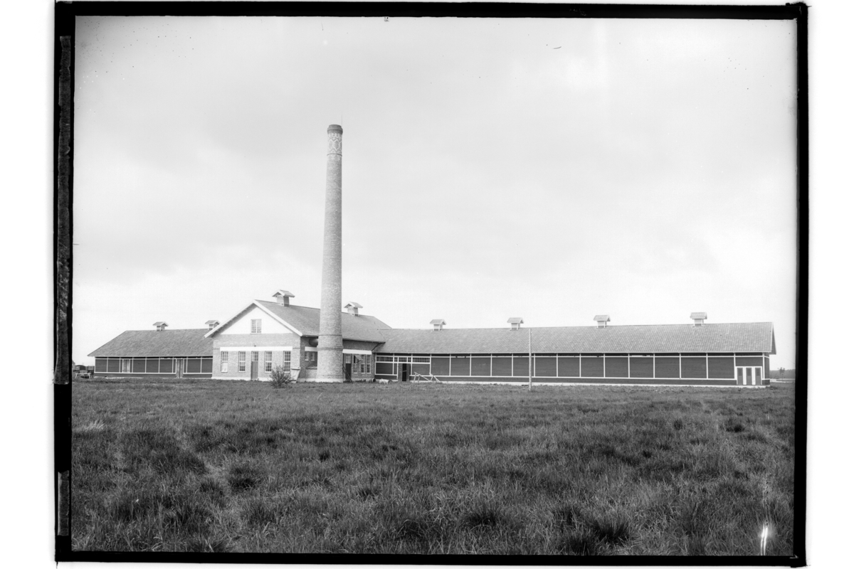 Näsby, Almby socken
Örebro Renhållningsverk, fabriksbyggnad med hög skorsten.