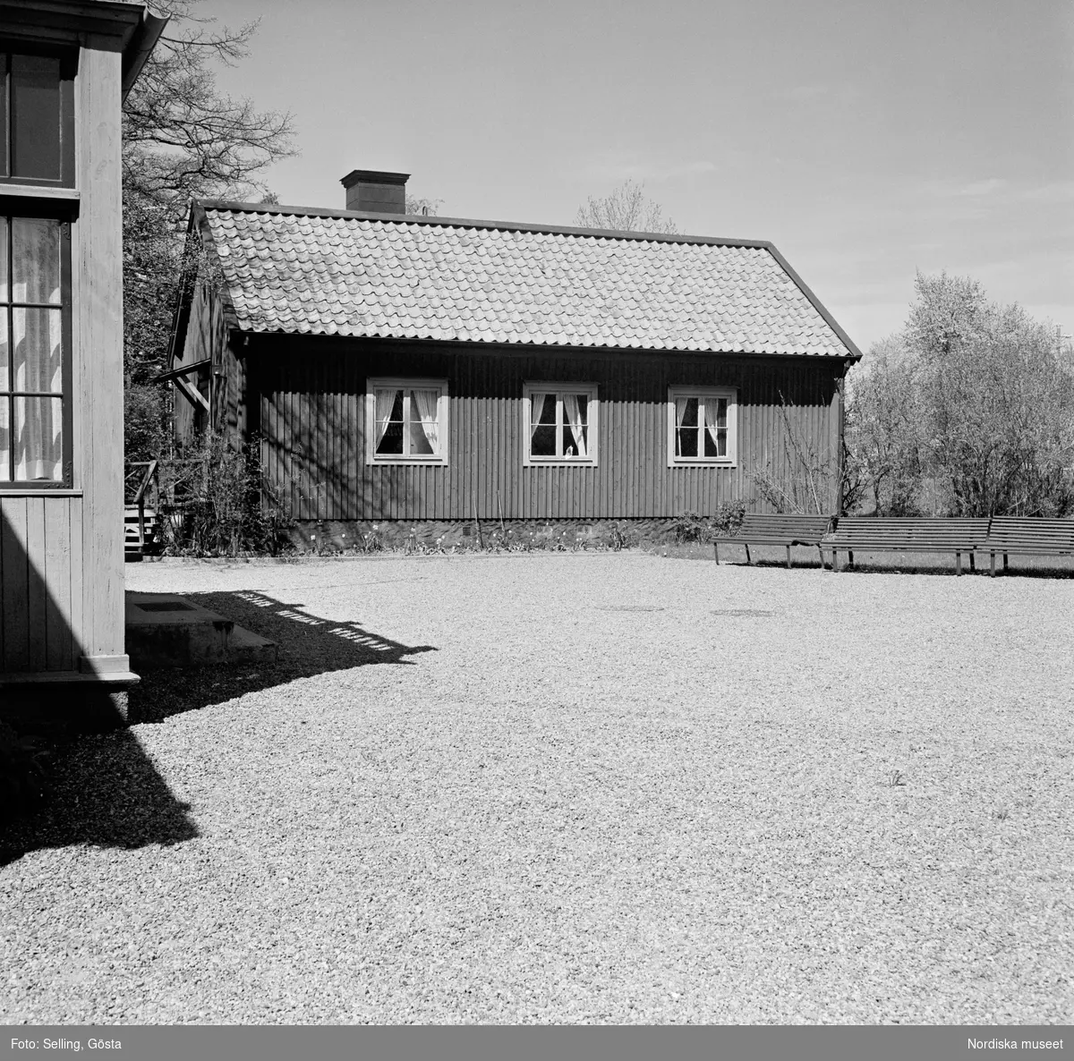 "Södermanland. Brännkyrka sn.Herrängen. Norra flygeln, helt ombyggd(det mesta nytt) 1958 och inredd till samlingsal."