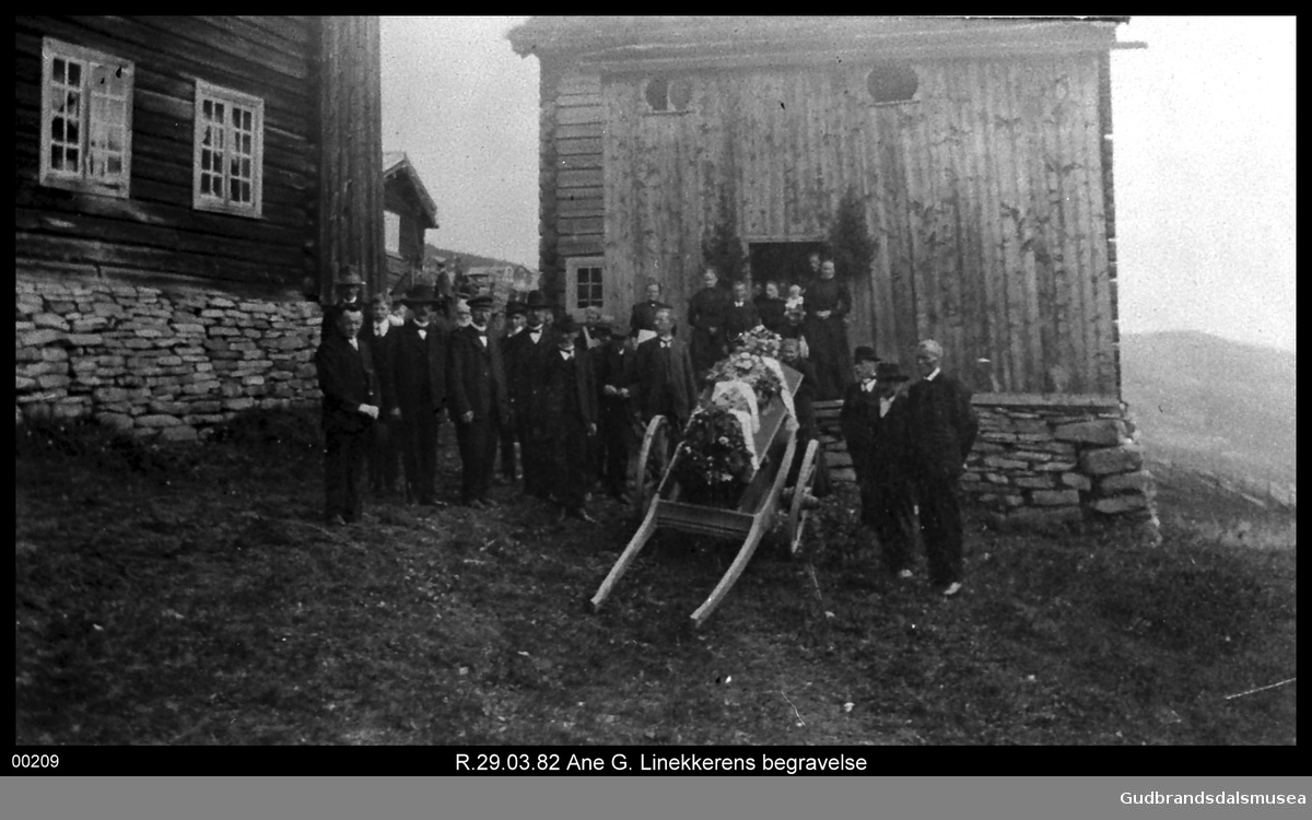 Ane G. Linækkerens begravelse. Venabygd i Ringebu