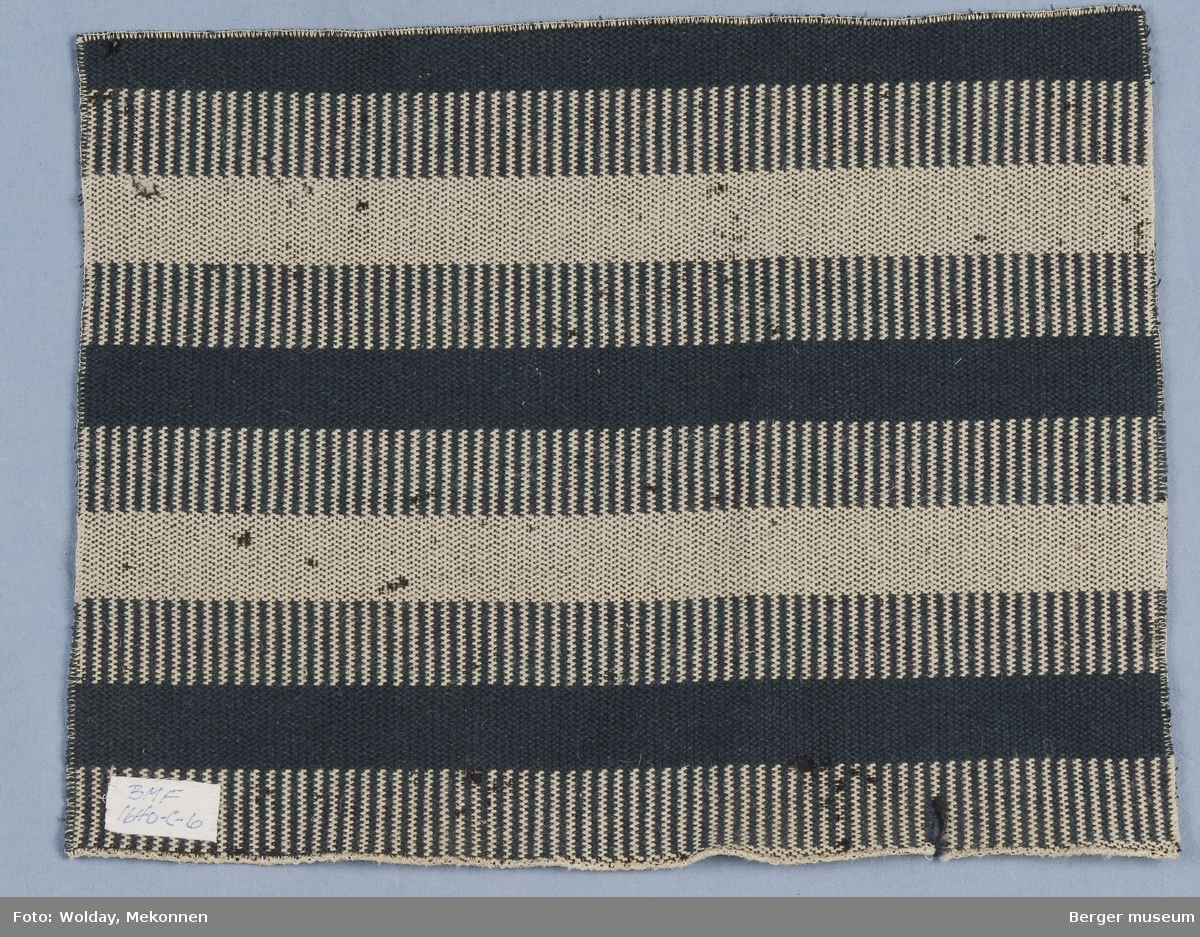 Møbelstoff
Enkeltprøve
Tverrstripet - brede striper