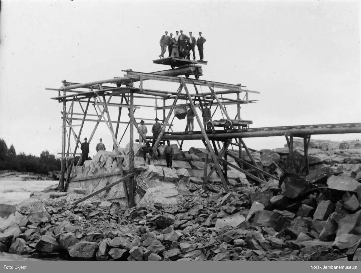 Bygging av bru over Haugsfoss - fundamenteringsarbeider