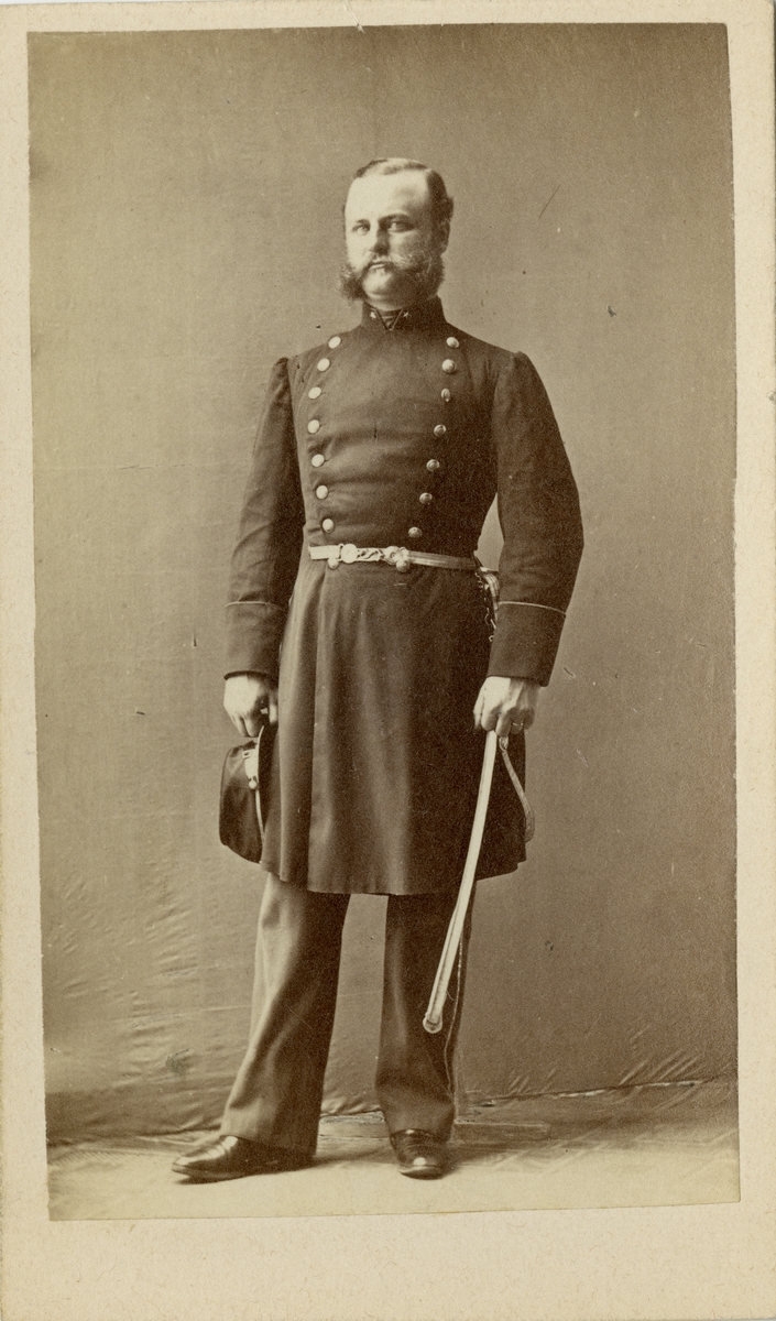 Porträtt av okänd underlöjtnant vid kavalleri.