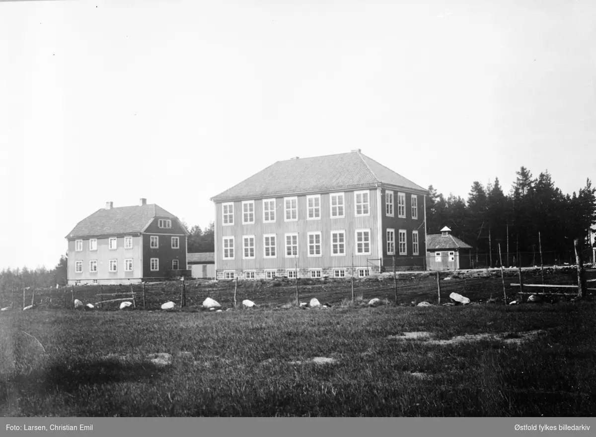 Sanne skole og lærerbolig, i Tune bygd 1924
