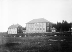 Sanne skole og lærerbolig, i Tune bygd 1924