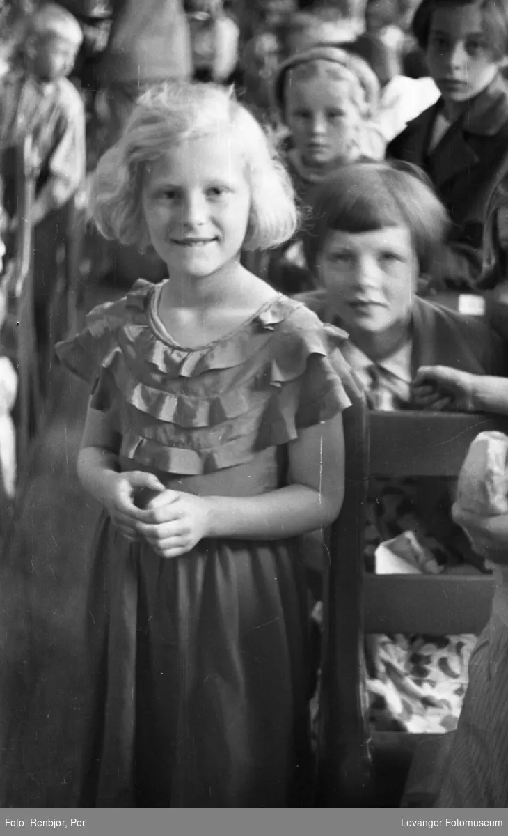 Jente fra Levangerdagene i 1936.