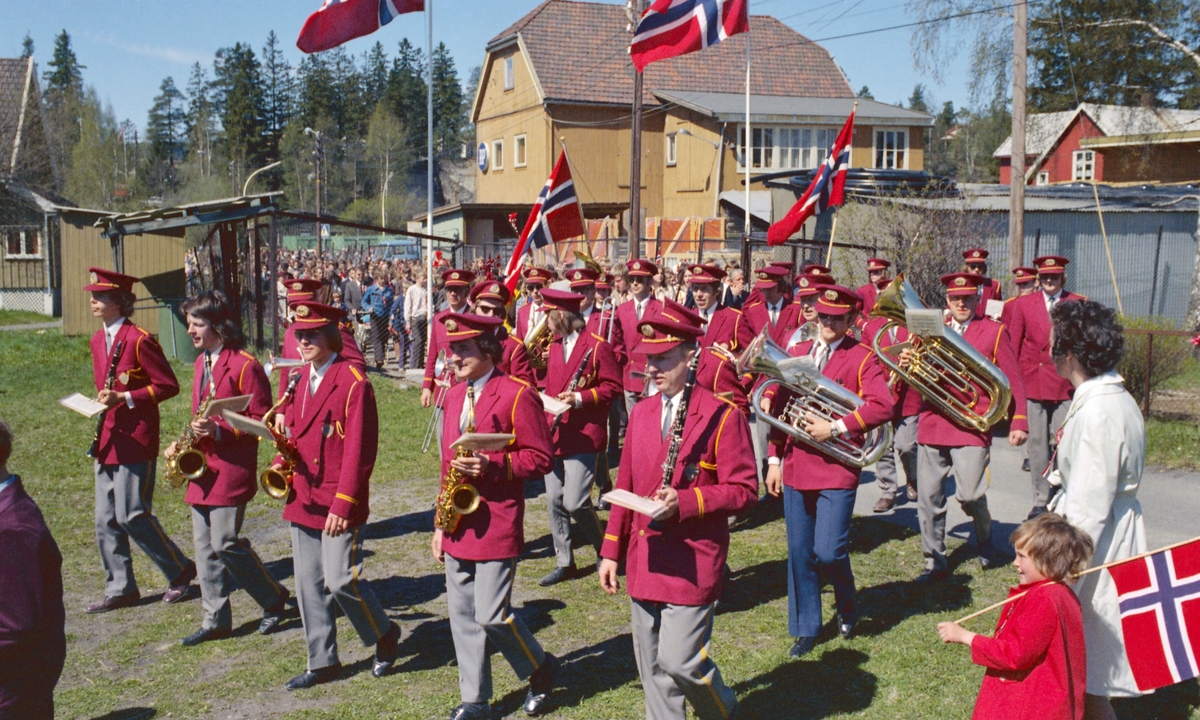 17.maifeiring, Strømmen, reportasjebilder