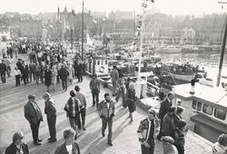 Båten M/K Heland ved kaia i Lerwick, Shetland, under gjestin