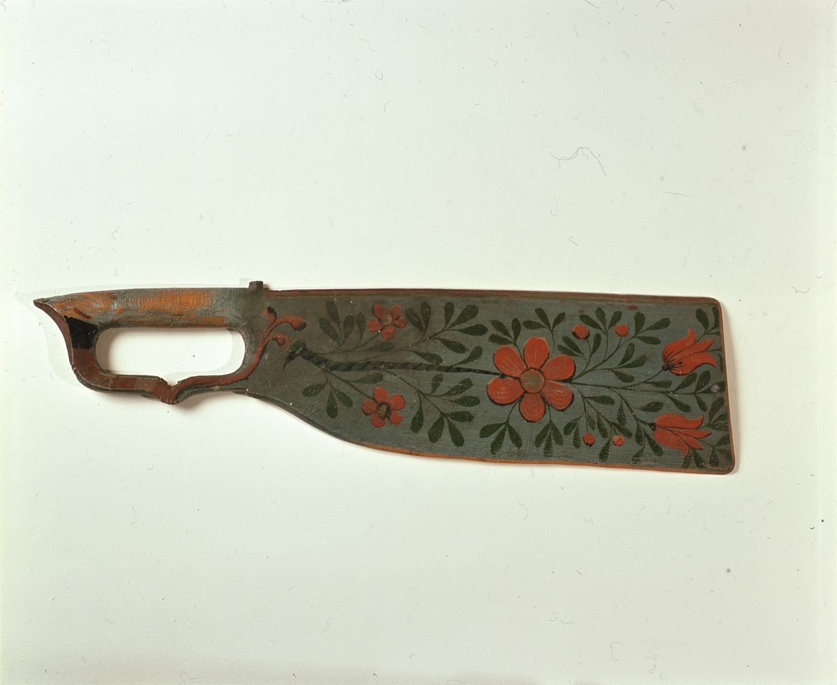Skäktkniv från Florhed i Mo socken, Hälsingland.  I Nordiska museets samlingar.