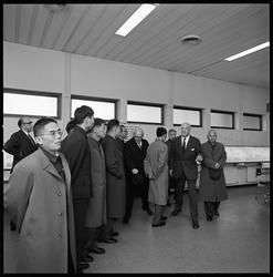 Besøk av kinesisk handelsdelegasjon, i kontrollrom for N II.