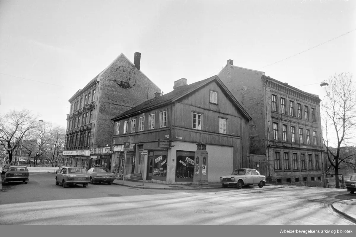 Grünerløkka: Krysset Markveien / Leirfallsgata. April 1978