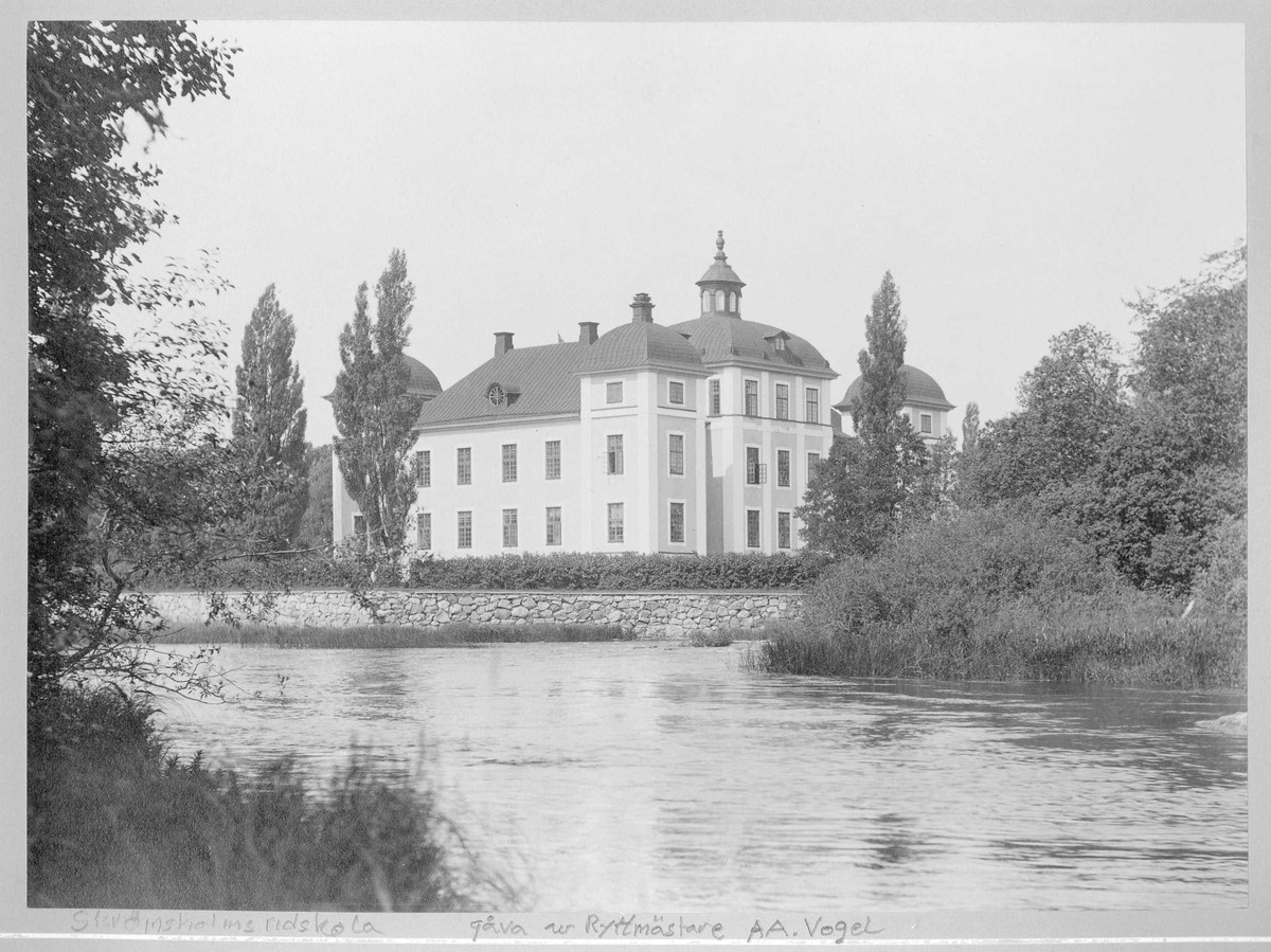 Strömsholms slott, Arméns ridskola, exteriör.