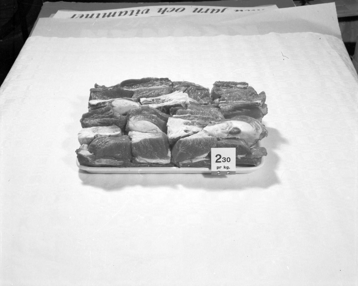 Konsum Alfa Varuhuset. Charkuteri. Uppläggningar på fat. December 1944



