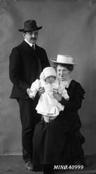 Portrett av kasserer larsen med familie