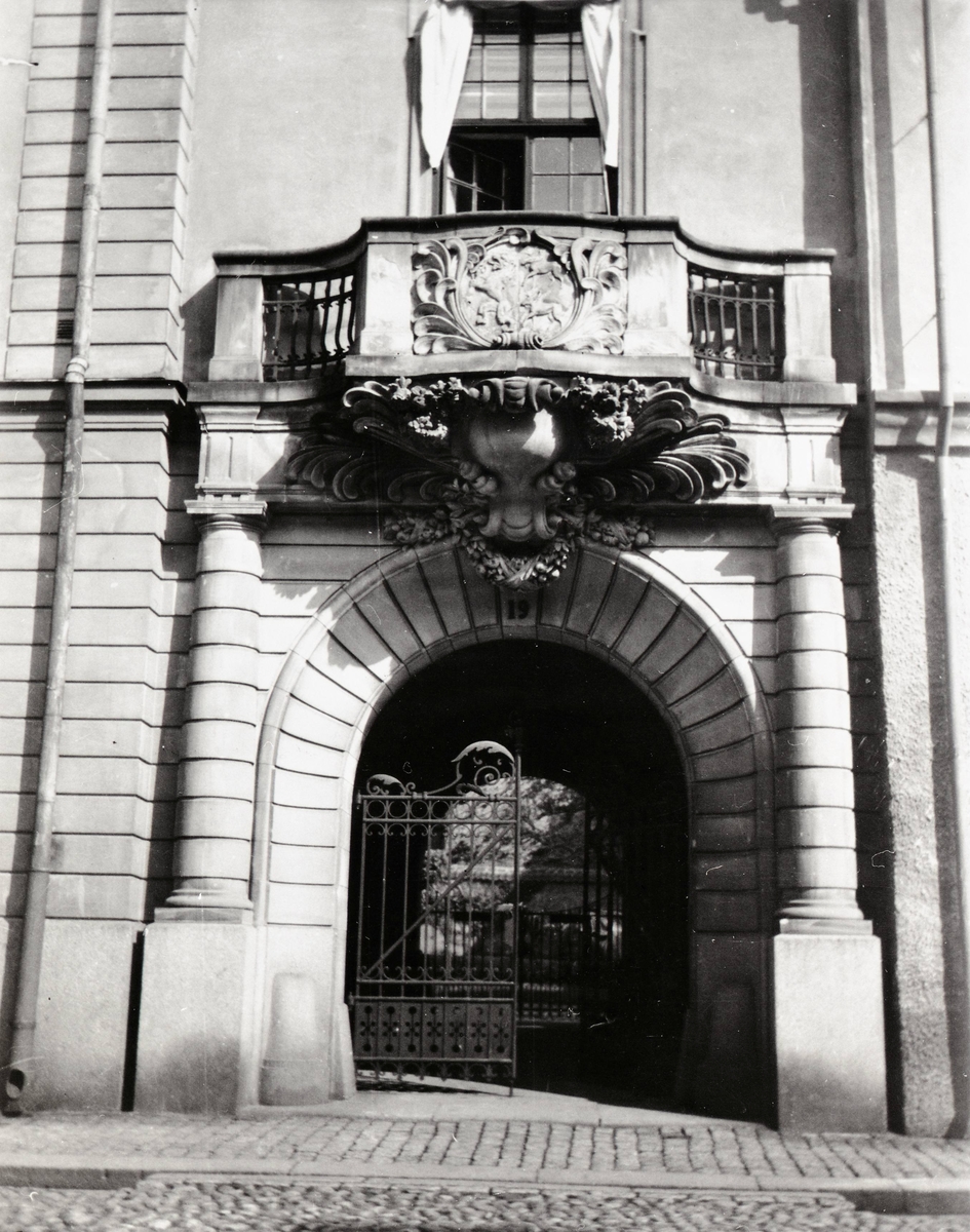 Residenset. Arkitekt Carl Möller. Porten är huggen av Josef Anton Schmid (1873-1933). Färdigt år 1904.
